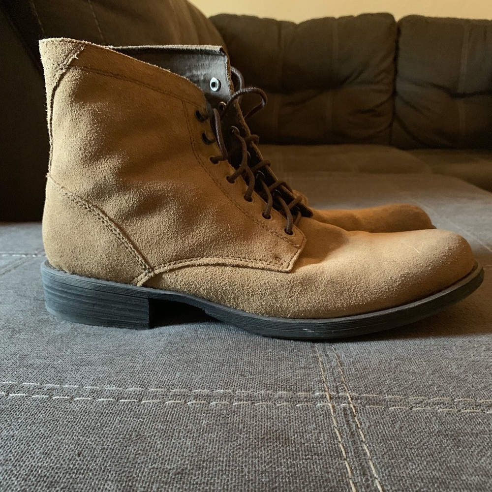 Suede Boots (Tan)